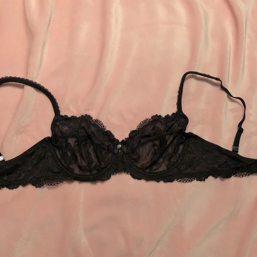32D black lace Victoria’s Secret demi bra